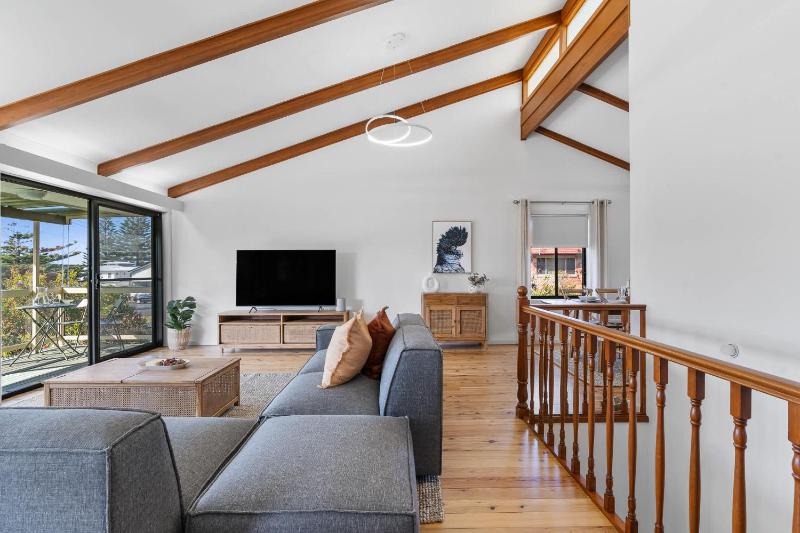 Niara - renovated 4BR Vincentia beach house - image 13