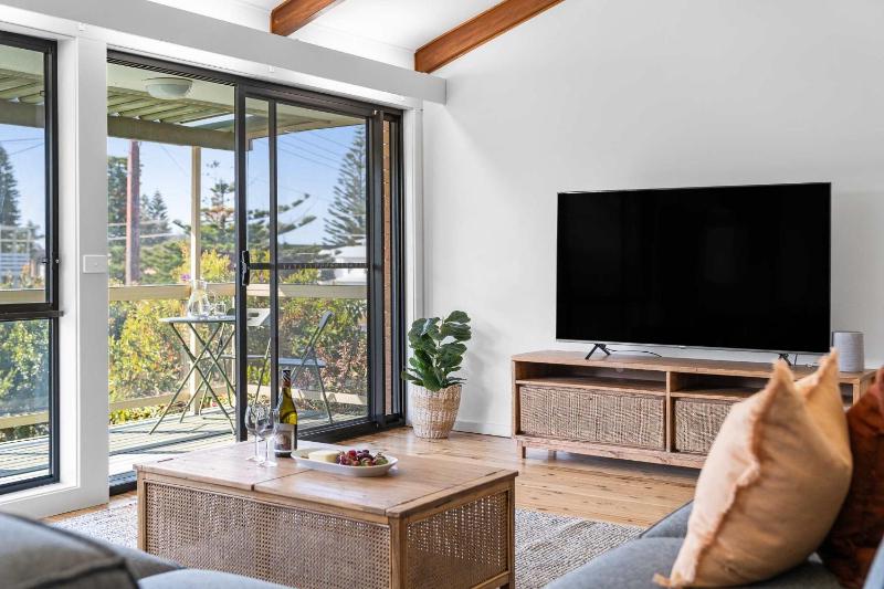 Niara - renovated 4BR Vincentia beach house - image 8