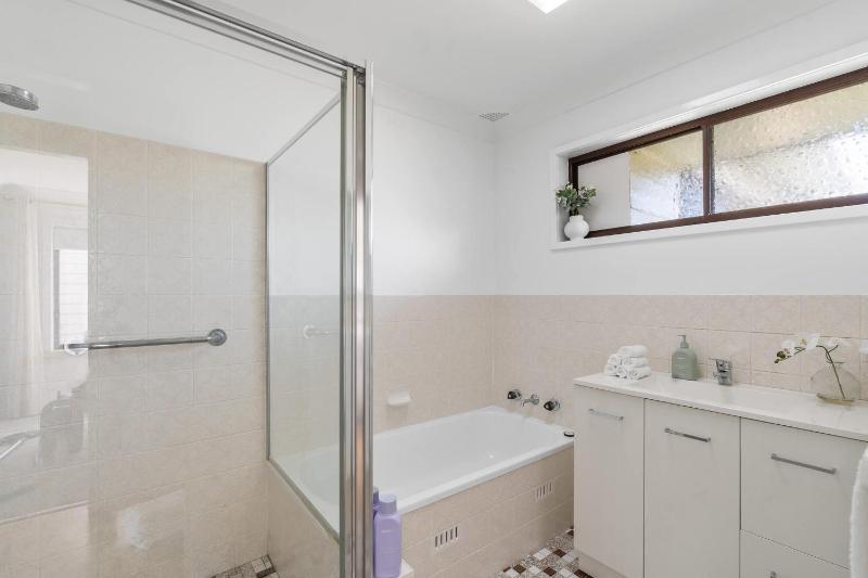 Niara - renovated 4BR Vincentia beach house - image 21
