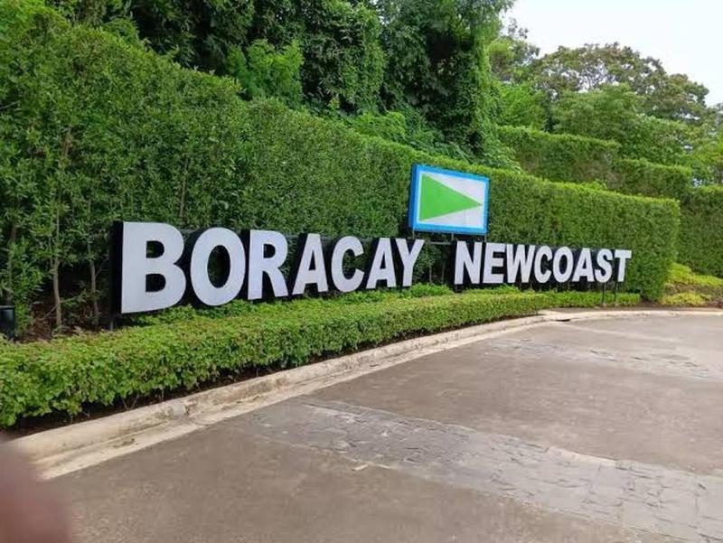 Serene 1-Bedroom Apartment in Boracay with Pool Access - image 6