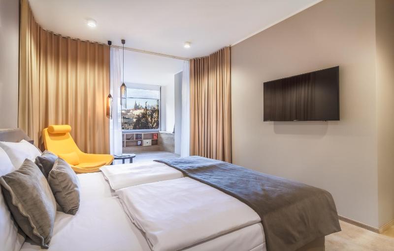 Deluxe Double or Twin Room with Castle View image 4