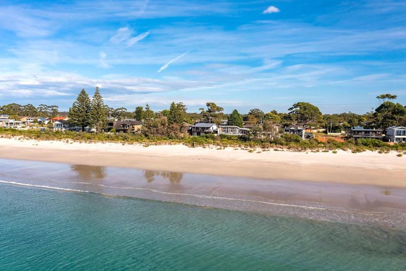 Aqua Vista - beachfront 4BR Home with ocean views - image 2
