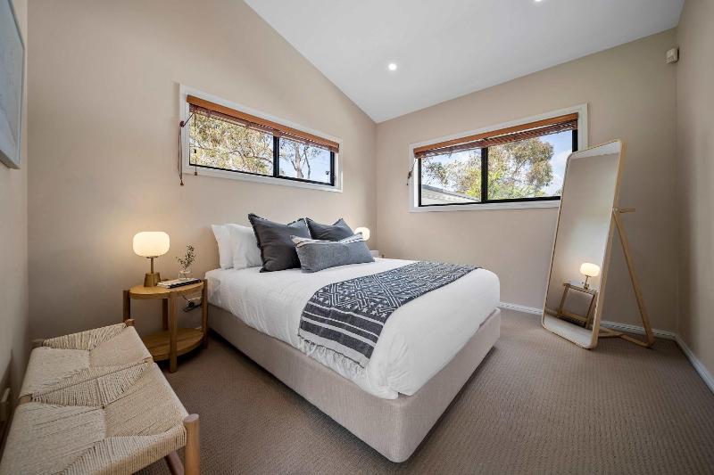Indigo Views - renovated Vincentia beach house - image 5