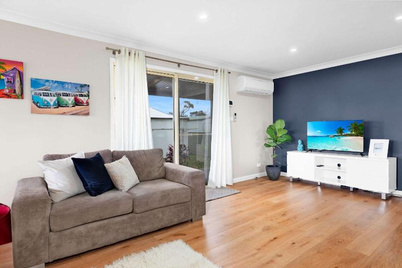 Whale Song - pet-friendly home steps to the beach - image 10