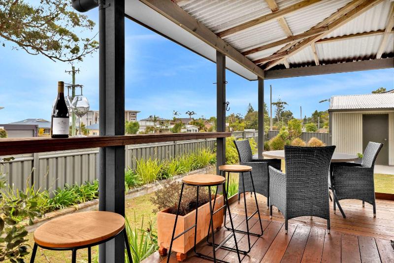 Whale Song - pet-friendly home steps to the beach - image 22