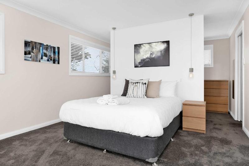 Whale Song - pet-friendly home steps to the beach - image 19