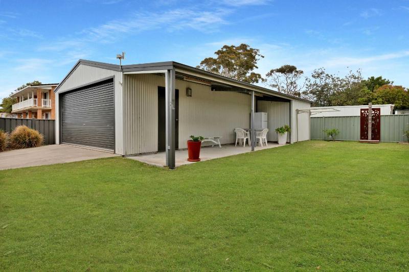 Whale Song - pet-friendly home steps to the beach - image 21
