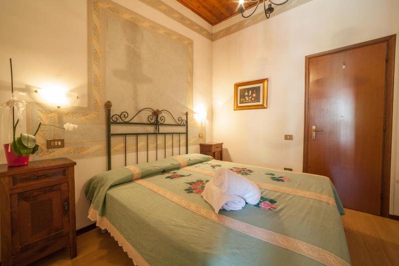 Classic Double or Twin Room image 3