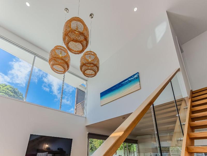 Byron Sunrise - 4 BR retreat with heated pool - image 14