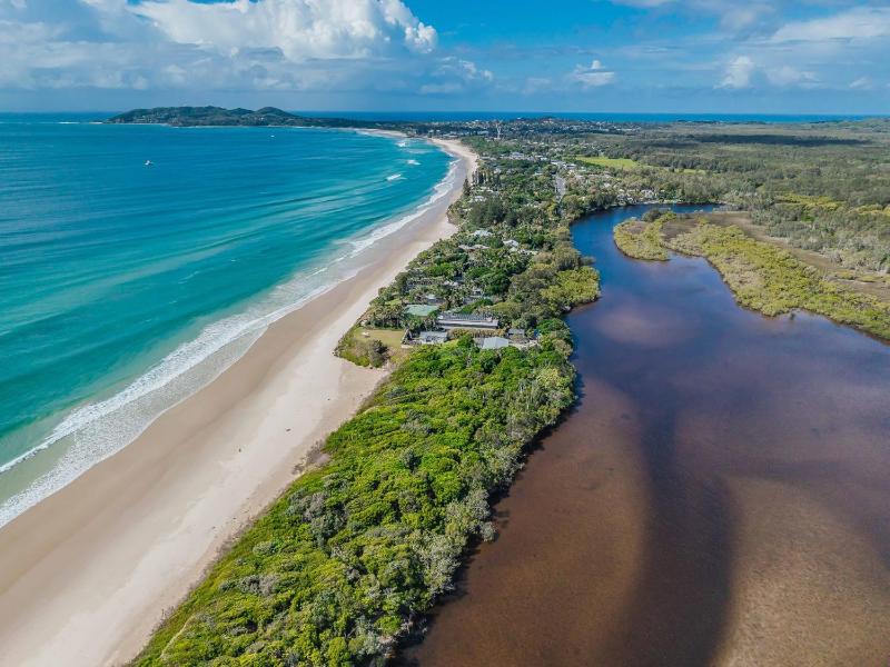 Byron Sunrise - 4 BR retreat with heated pool - image 15