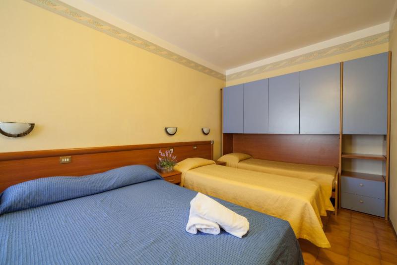 Classic Quadruple Room image 4