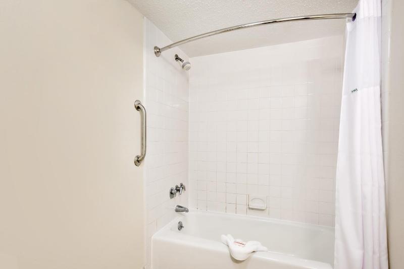 King Room - Mobility Access/Non-Smoking image 2