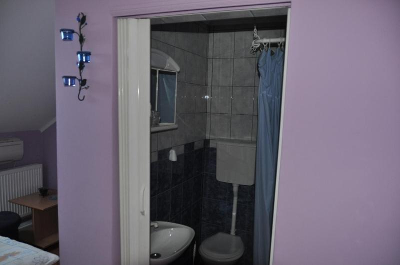 Double Room with Private Bathroom image 3