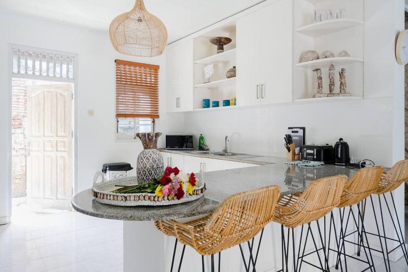 Tropical House - Garlic Lane - image 38