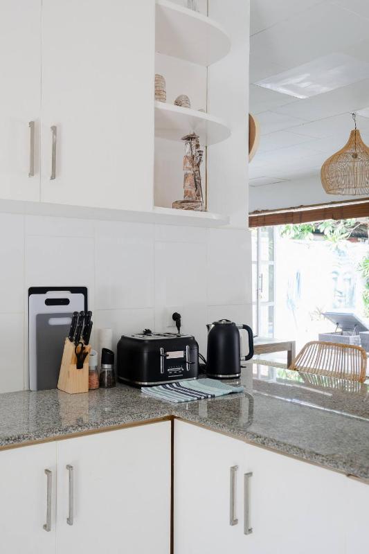 Tropical House - Garlic Lane - image 31