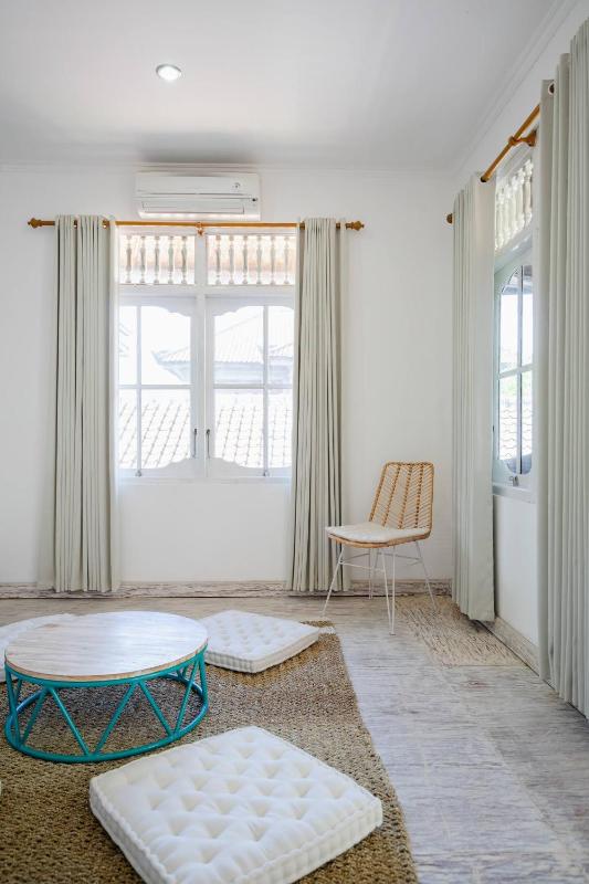 Tropical House - Garlic Lane - image 15