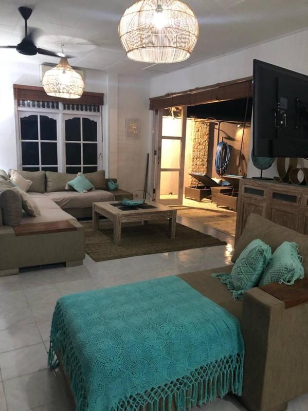 Tropical House - Garlic Lane - image 19