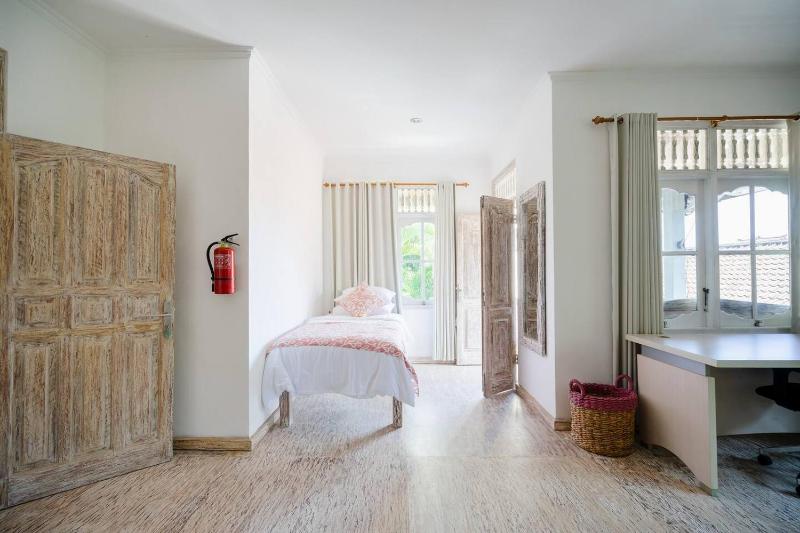 Tropical House - Garlic Lane - image 48