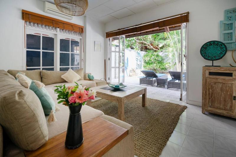 Tropical House - Garlic Lane - image 1
