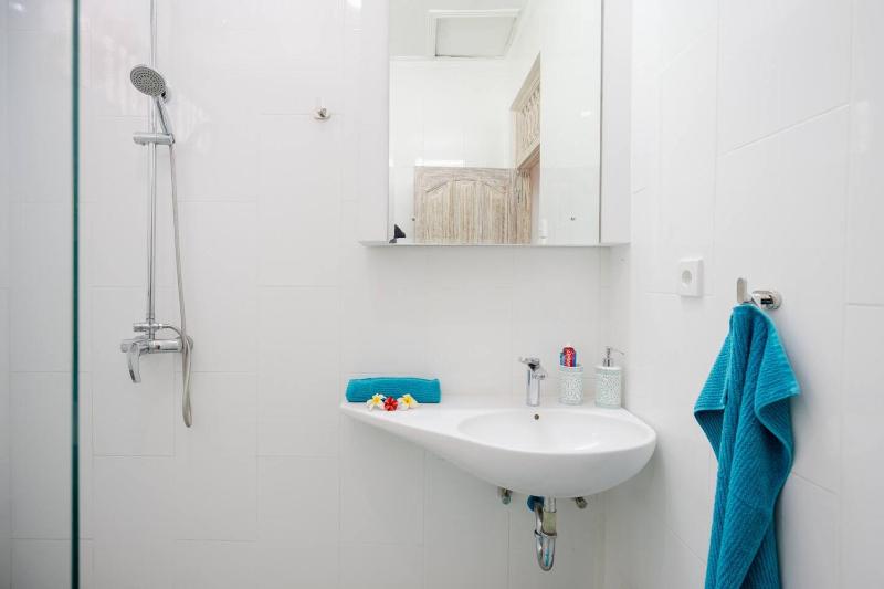 Tropical House - Garlic Lane - image 18