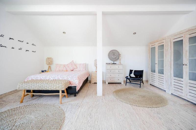 Tropical House - Garlic Lane - image 32