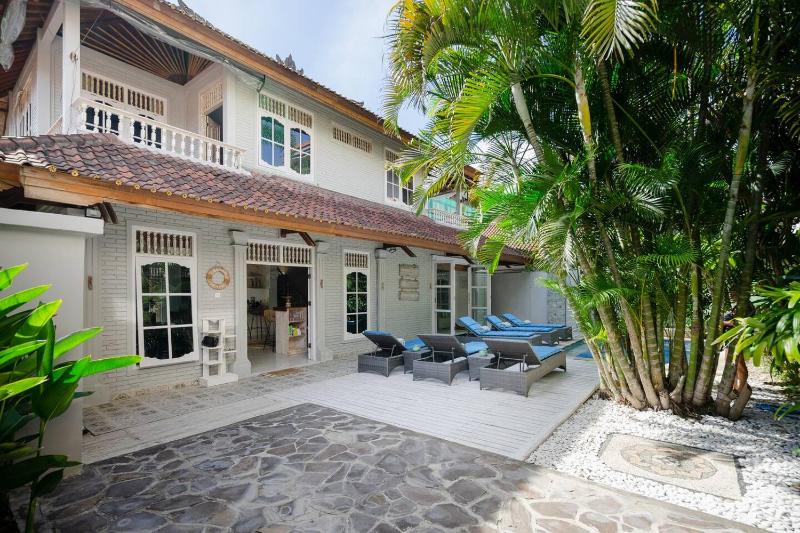 Tropical House - Garlic Lane - image 10