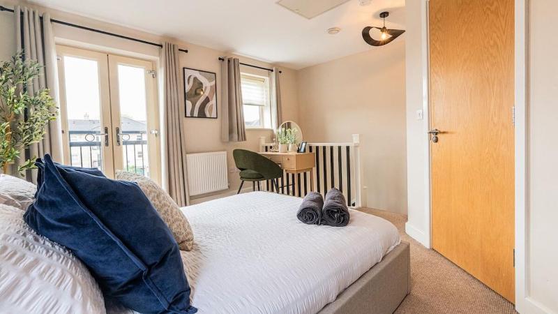 Lockside Living - image 3