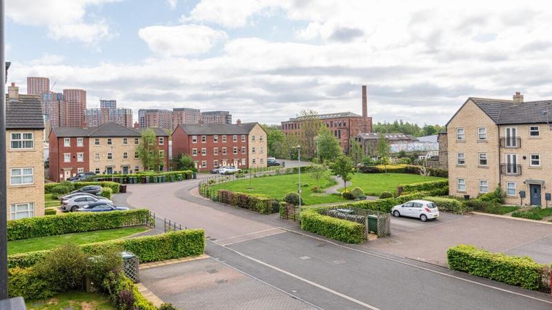 Lockside Living - image 9