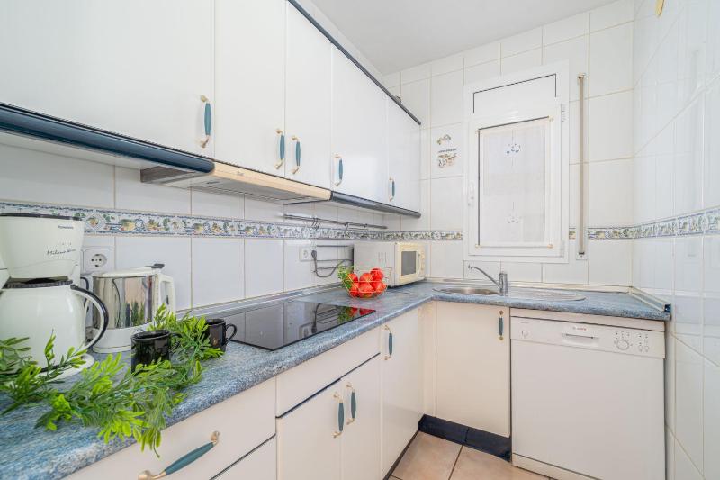 RESIDENCIA ALBERES -Apartamento completo con piscina barbacoa parking- D - image 13