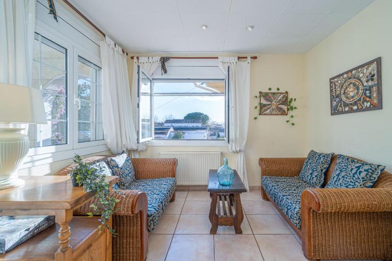 RESIDENCIA ALBERES -Apartamento completo con piscina barbacoa parking- D - image 3