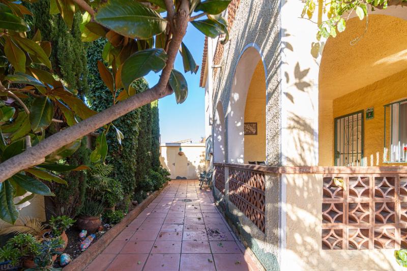 RESIDENCIA ALBERES -Apartamento completo con piscina barbacoa parking- D - image 23