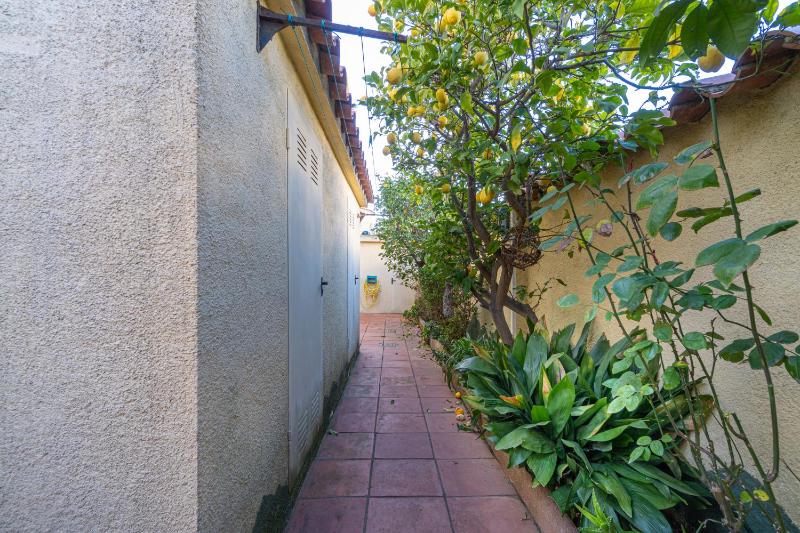 RESIDENCIA ALBERES -Apartamento completo con piscina barbacoa parking- D - image 8