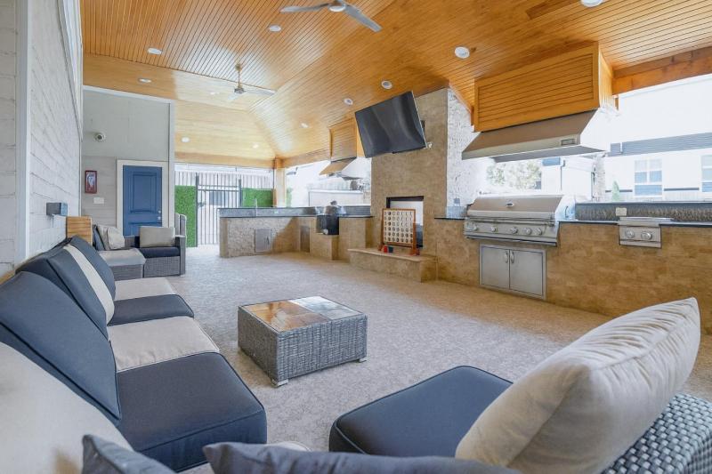 Comfy Bed near the heights with Pool Gym Washer - image 2