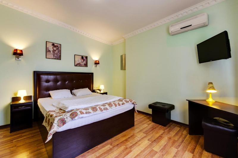 Standard Double Room image 2