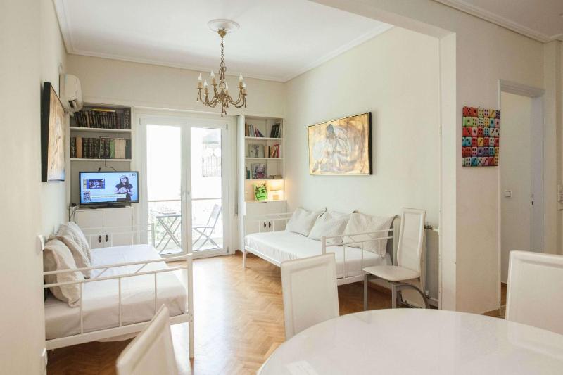 Lovely 1 Bd Apt with Balcony 10 min from Acropolis - image 12
