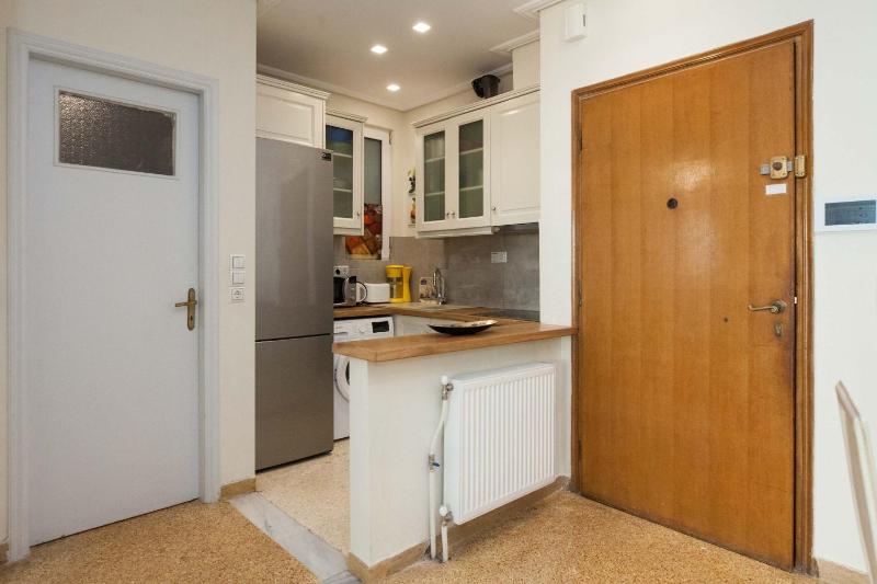 Lovely 1 Bd Apt with Balcony 10 min from Acropolis - image 6