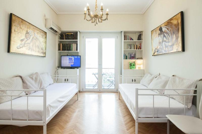 Lovely 1 Bd Apt with Balcony 10 min from Acropolis - image 4