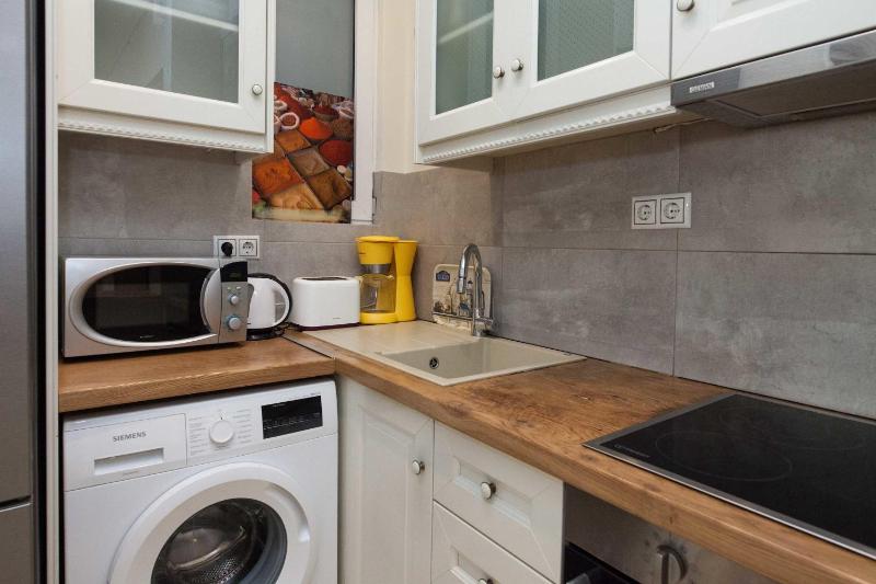 Lovely 1 Bd Apt with Balcony 10 min from Acropolis - image 8