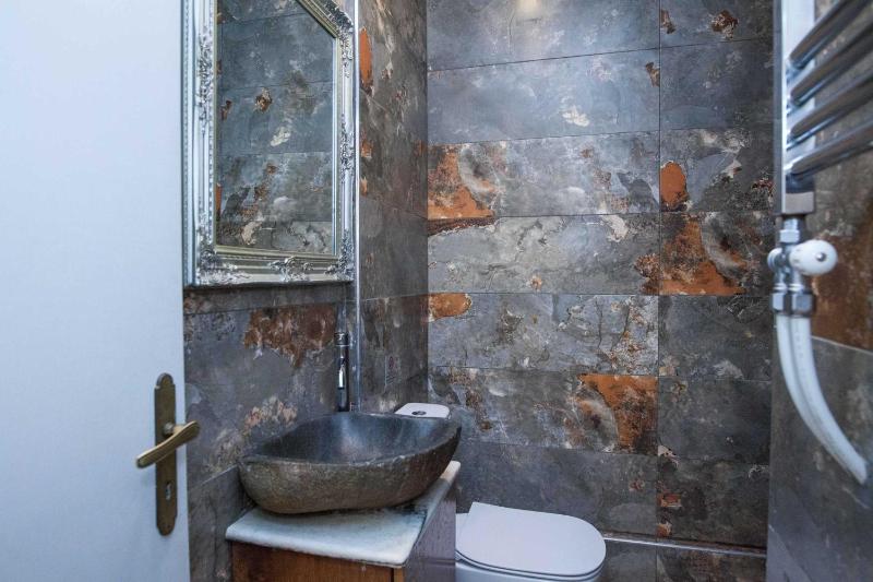 Lovely 1 Bd Apt with Balcony 10 min from Acropolis - image 9