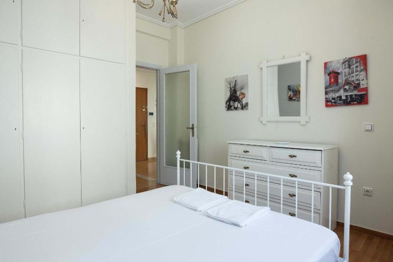 Lovely 1 Bd Apt with Balcony 10 min from Acropolis - image 7