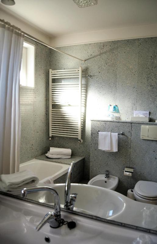 Double or Twin Room - Ground Floor with Garden image 4