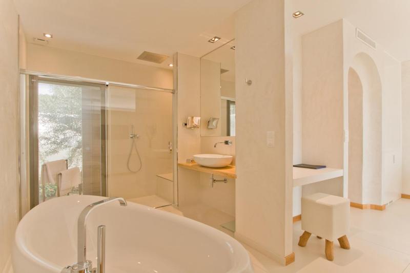 Prestige Suite 42 m² with Private Pool and Sea view image 3
