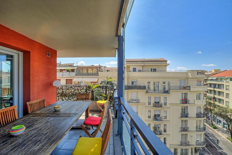 Lovely 4-Bedroom Family Apartment in Central Nice - image 3