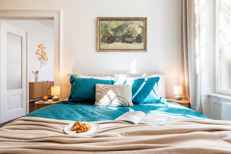 Prague Days - Two Bedroom Apartment with Netflix and 200Mbs WiFi in Old Town - image 6