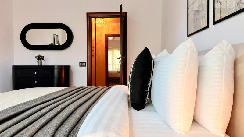 Bright 2BR Apartment in Central Bucharest - Near Unirii Blvd - image 7