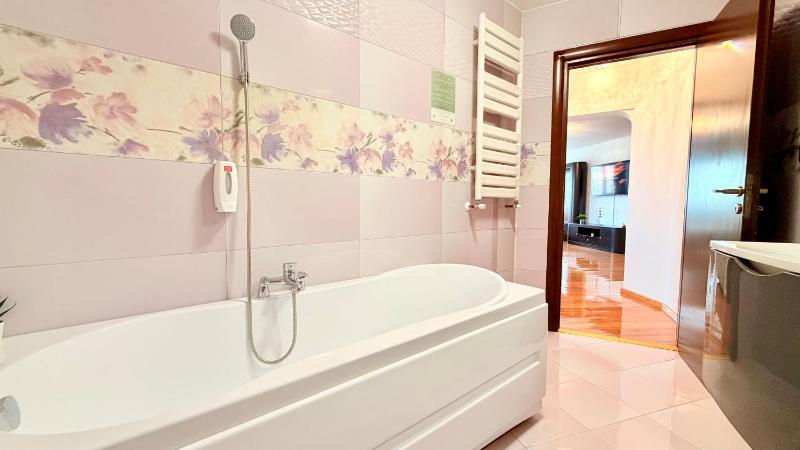 Bright 2BR Apartment in Central Bucharest - Near Unirii Blvd - image 8