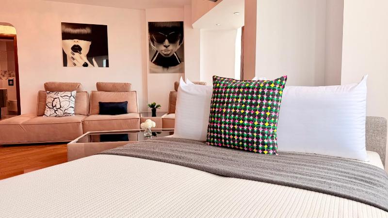 Bright 2BR Apartment in Central Bucharest - Near Unirii Blvd - image 3