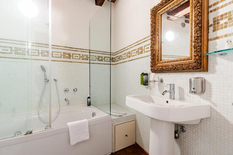 Truly Verona - Delle Erbe suites - image 9