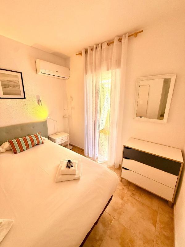 Lovely Sea and Garden View Apartment Benalbeach - image 11