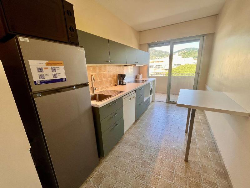 Cavalaire : Appartement 2 Pièces à 300m Plage Clim Balcon - FR-1-226B-331 - image 5